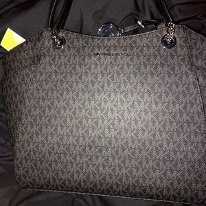 Micheal Kors purse